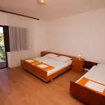 Apartament And Porto Ražanj