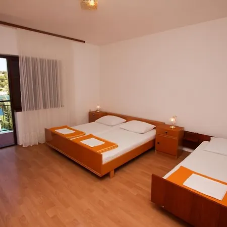 Apartment And Porto Razanj