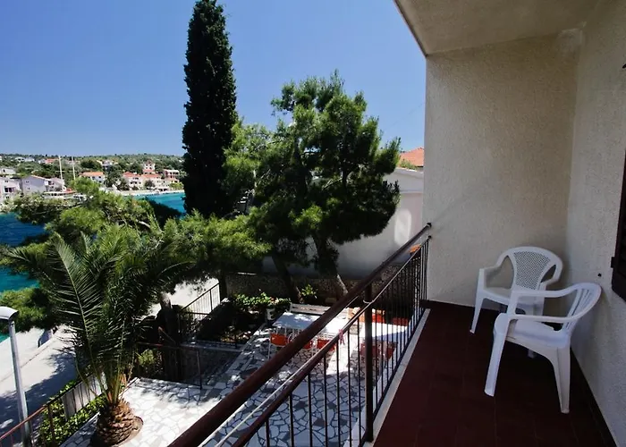 דירה And Porto Ražanj